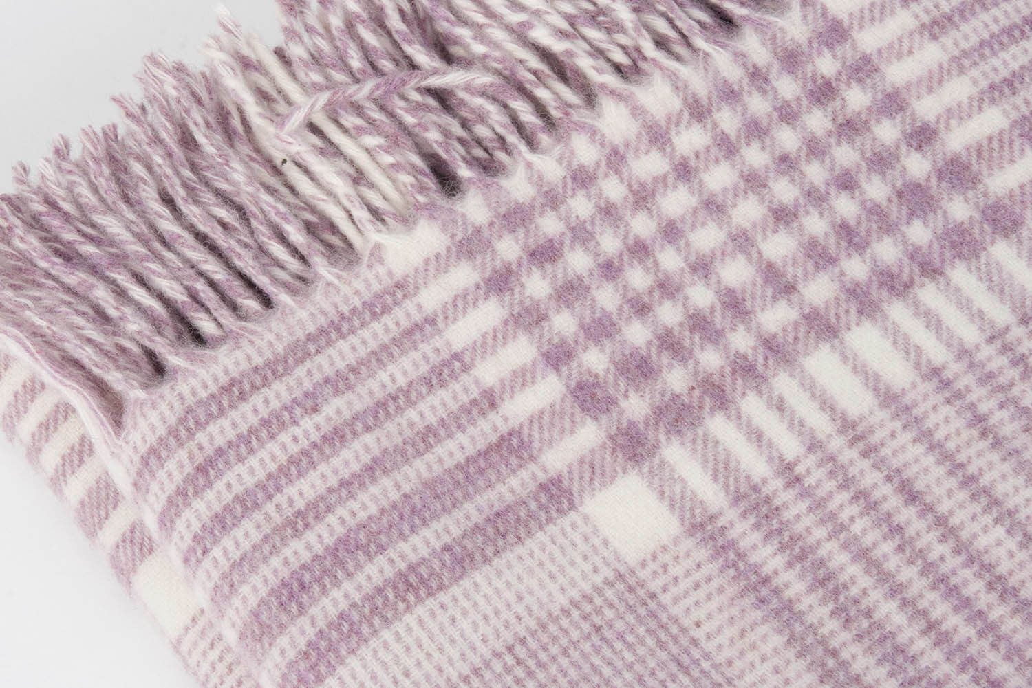 BR-TPW-Bronte-Tartan-geruit-Paars-wit-wollen-dekentje