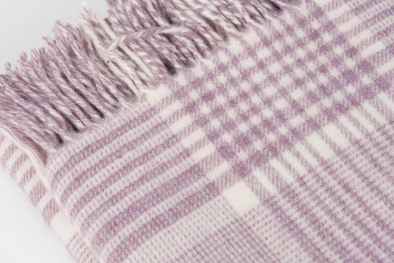 BR-TPW-Bronte-Tartan-geruit-Paars-wit-wollen-dekentje