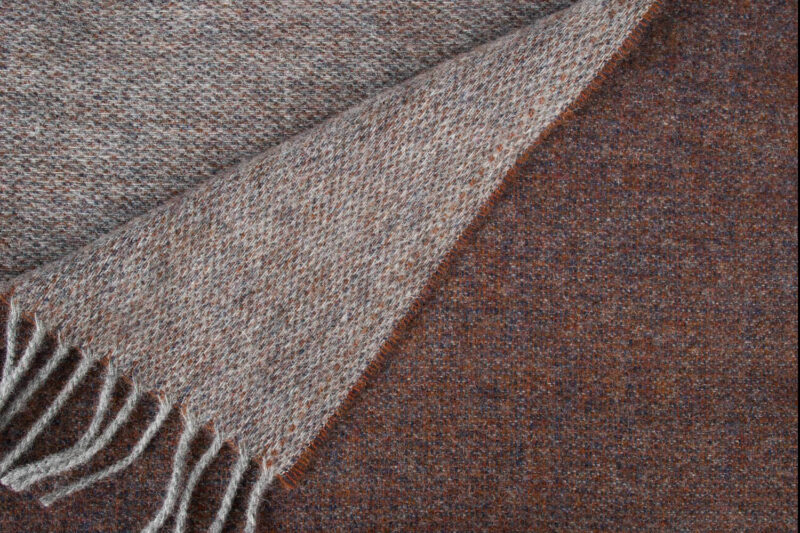 McNutt-plaid-effen-Aubergine-bruin-grijs-Reversible-wollen-dekentje