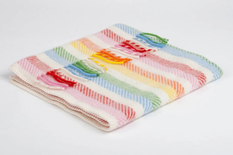 TM-BSRG-babydeken-Strepen-small-Regenboog-wollen-dekentje