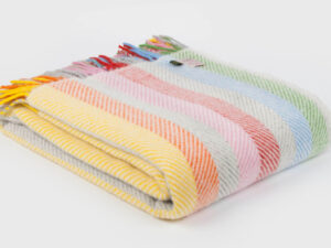 TM-SRG-Strepen-breed-Regenboog-wollen-dekentje