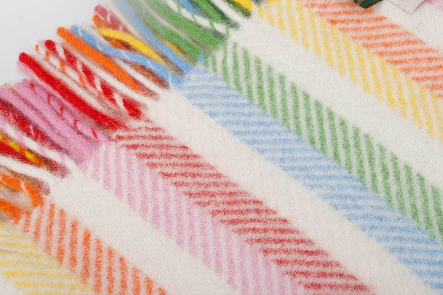 TM-SRG-Strepen-small-Regenboog-wollen-dekentje