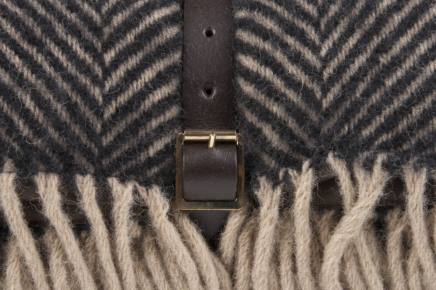 Tweedmill-Picknickkleed-wol-Visgraat-Zwartr-Beige-grijs-waterdicht