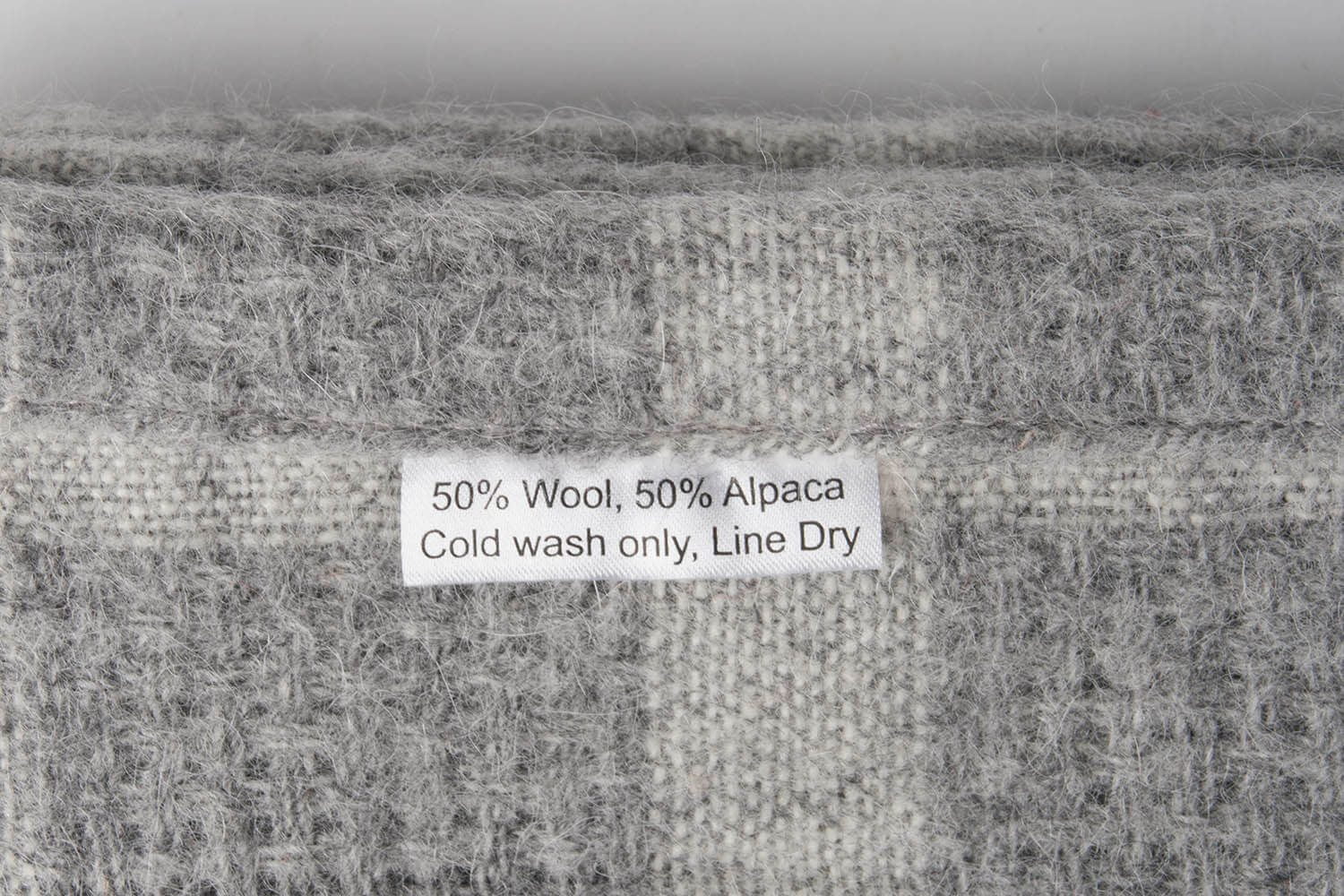 Tweedmill-babydeken-BGW-Geblokt-Grijs-wit-wollen-alpaca-dekentje