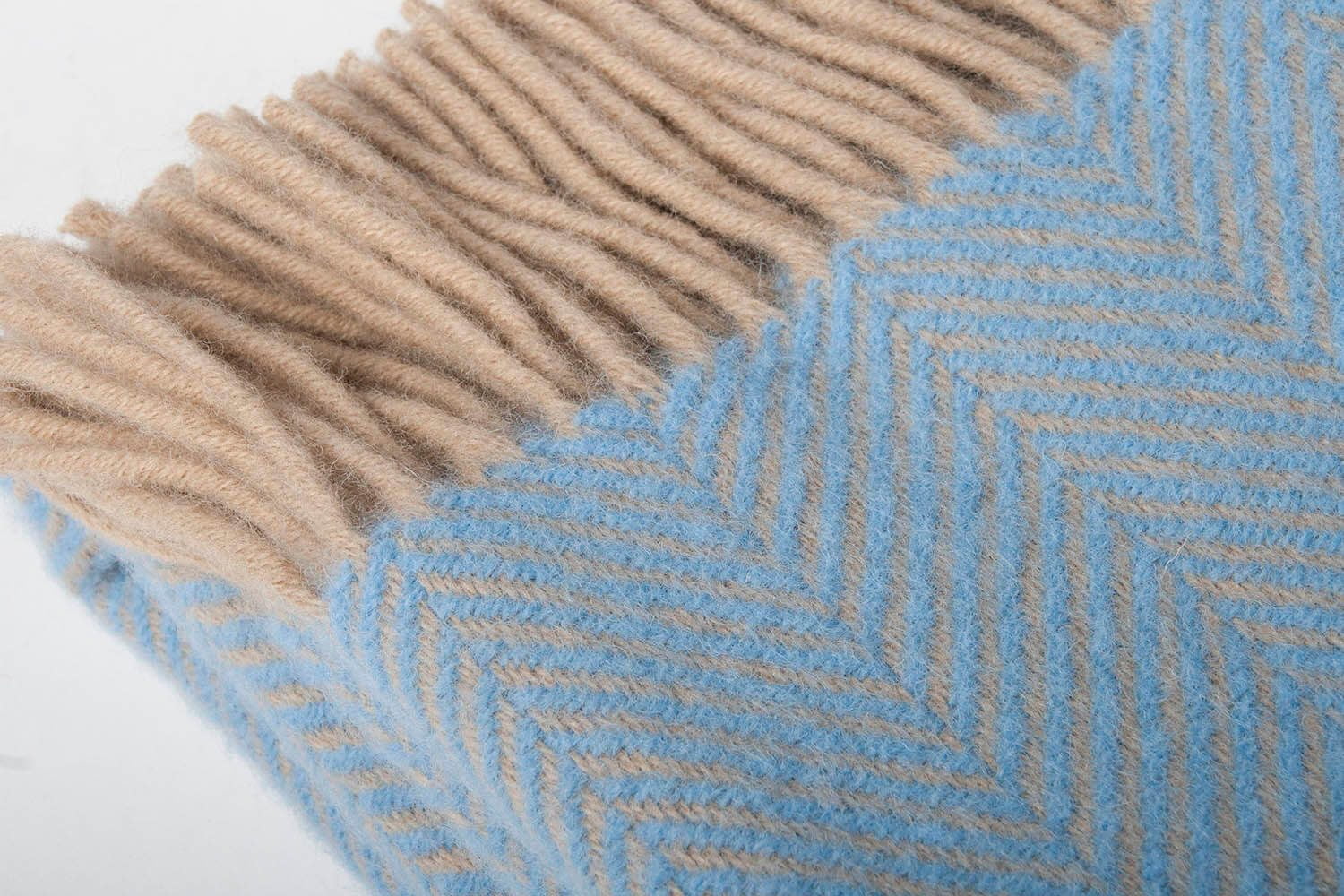 Tweedmill-plaid-VBB-Visgraat-smal-Lichtblauw-beige-wollen-dekentje