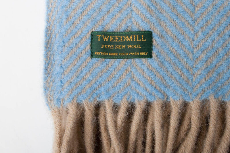 Tweedmill-plaid-VBB-Visgraat-smal-Lichtblauw-beige-wollen-dekentje