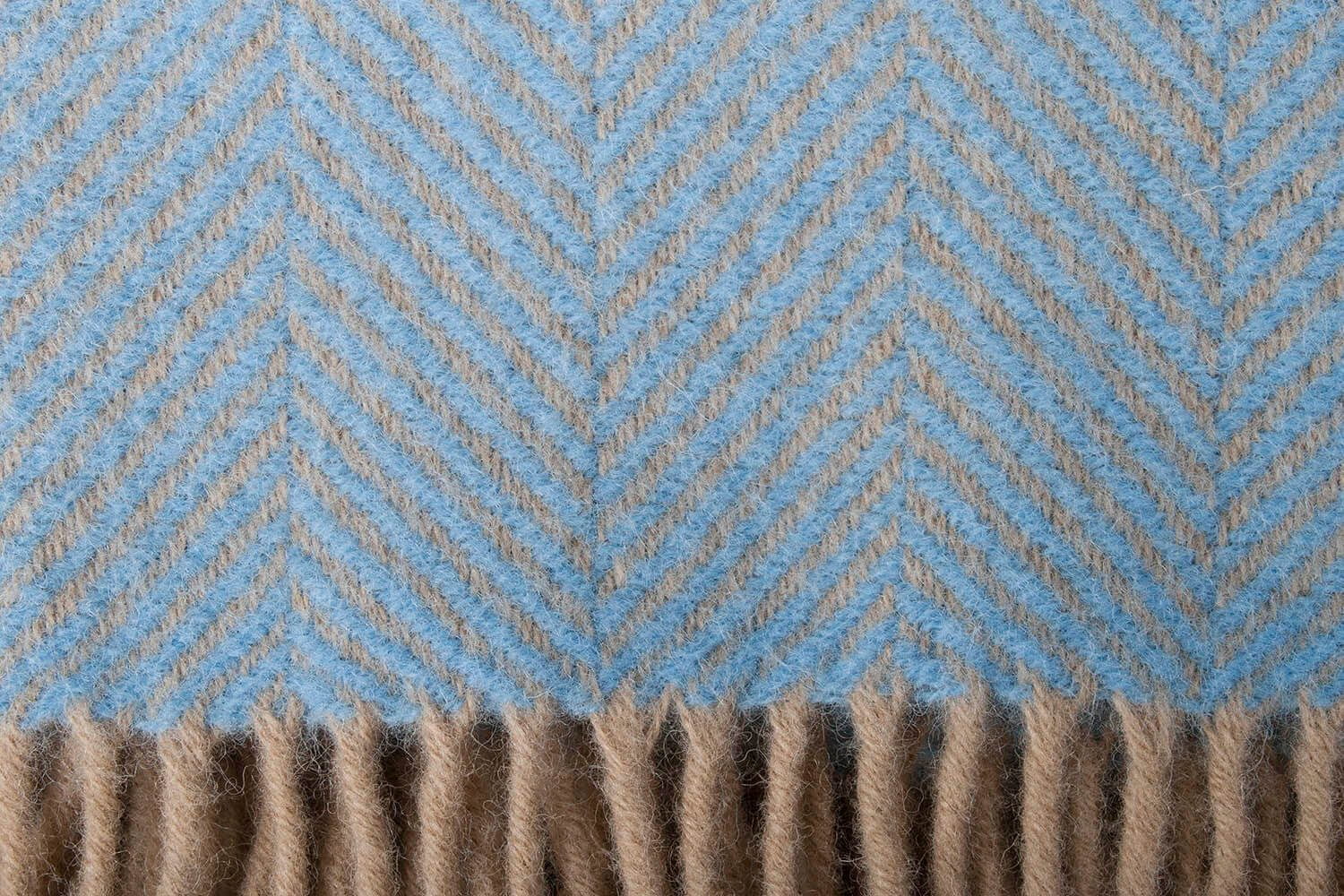 Tweedmill-plaid-VBB-Visgraat-smal-Lichtblauw-beige-wollen-dekentje