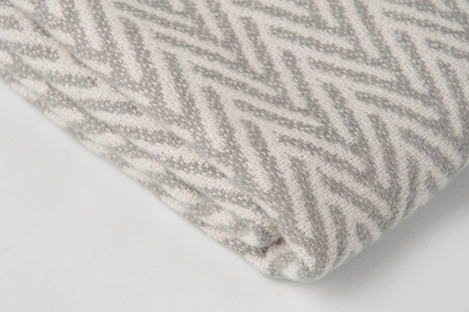 Tweedmill-plaid-VGW-Visgraat-Lichtgrijs-wit-katoen-dekentje