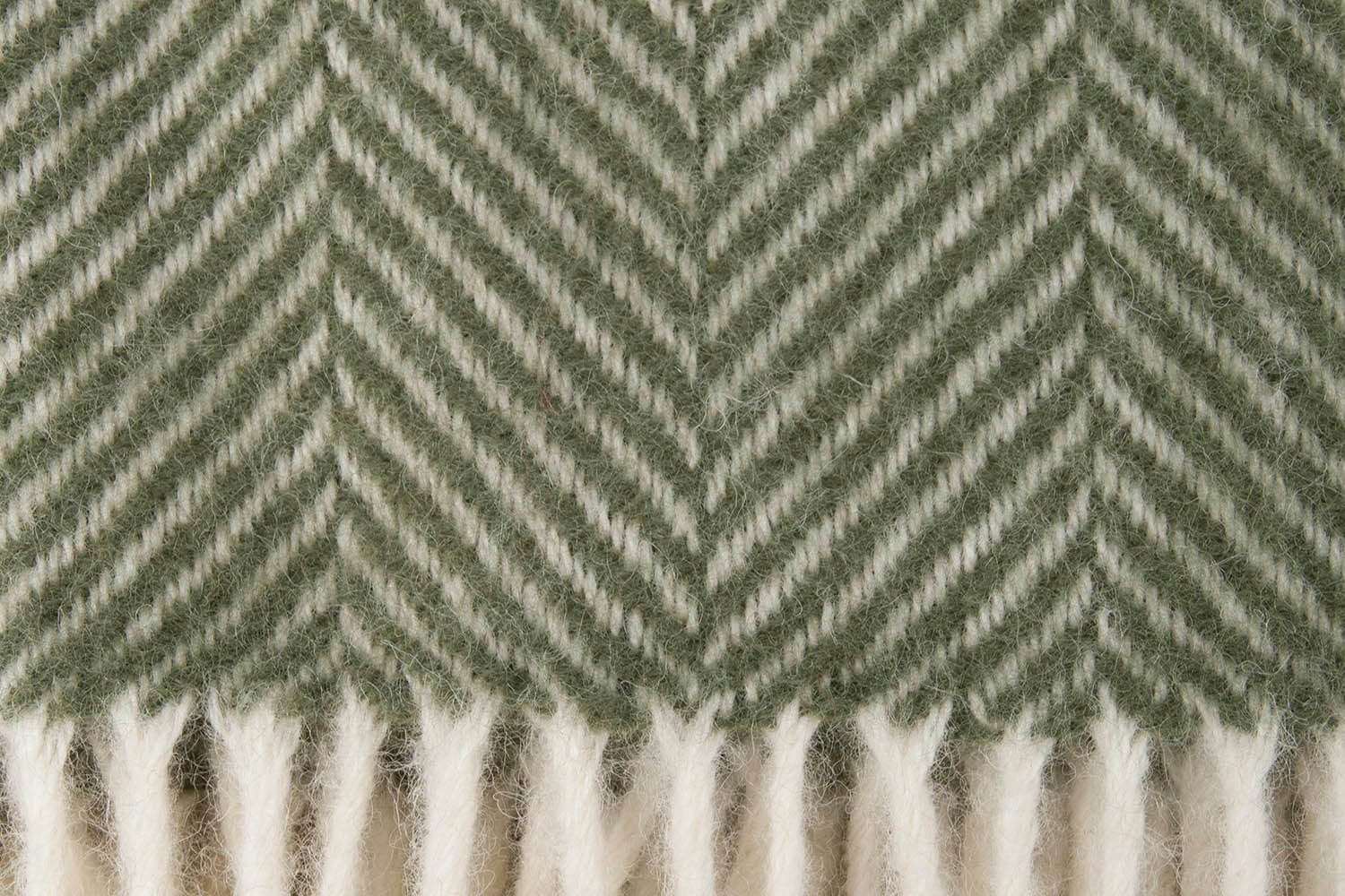 Tweedmill-plaid-VOG-Visgraat-smal-Olijfgroen-wit-wollen-dekentje