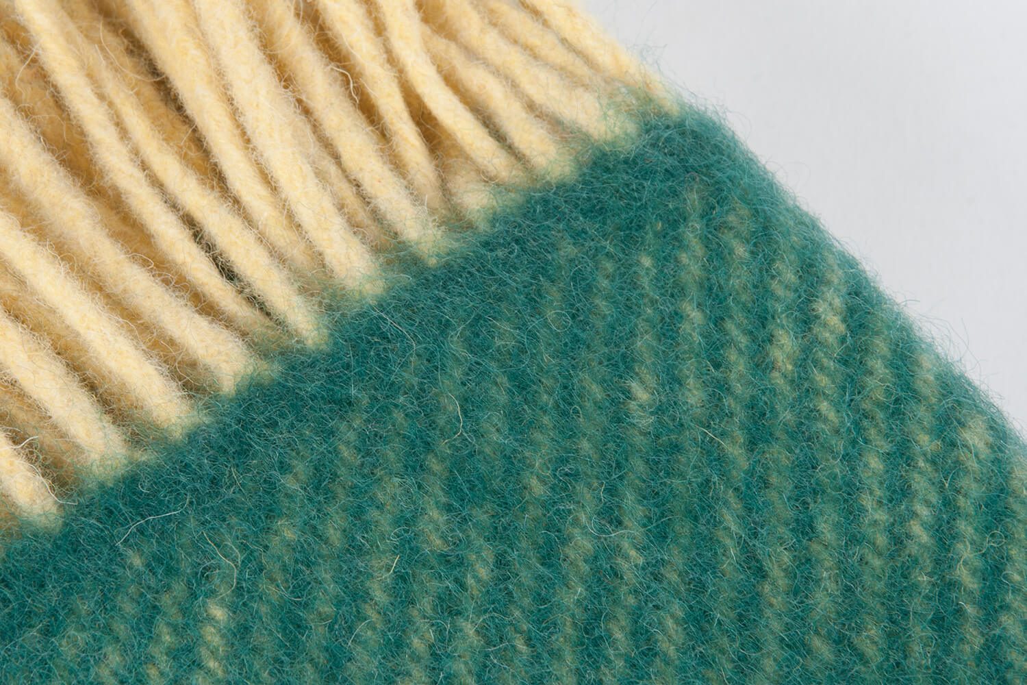 Bronte plaid - Strepenbanen-Groen-geel-wollen-dekentje