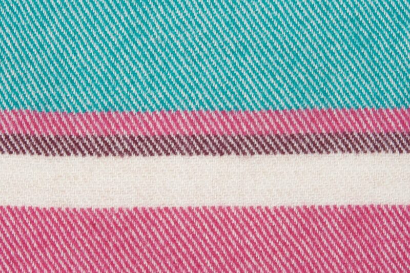 McNutt baby dekentje-Aquamarijn-roze-wollen-dekentje
