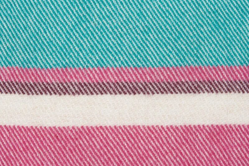 McNutt baby dekentje-Aquamarijn-roze-wollen-dekentje