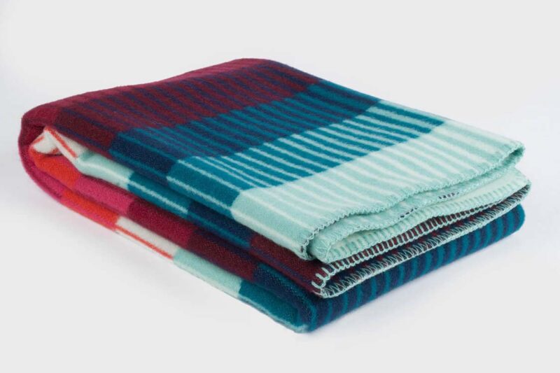 RØROS “ÅSMUND GRADIENT” – SCHEERWOLLEN PLAID – ROOD TURQUOISE