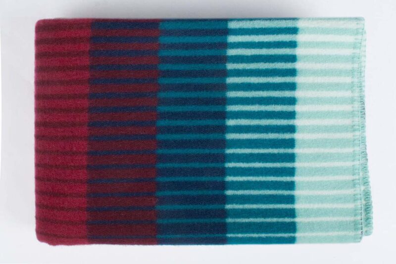 RØROS “ÅSMUND GRADIENT” – SCHEERWOLLEN PLAID – ROOD TURQUOISE