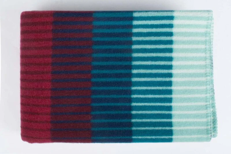 RØROS “ÅSMUND GRADIENT” – SCHEERWOLLEN PLAID – ROOD TURQUOISE