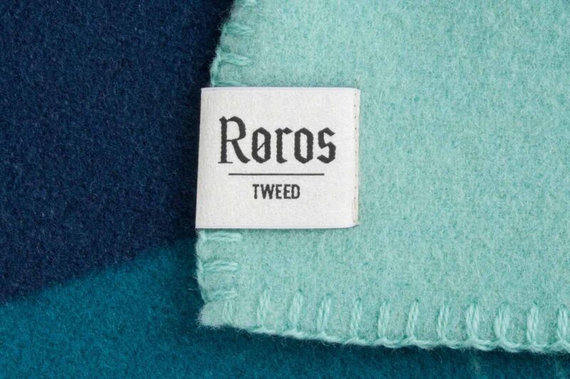 RØROS “ÅSMUND GRADIENT” – SCHEERWOLLEN PLAID – ROOD TURQUOISE