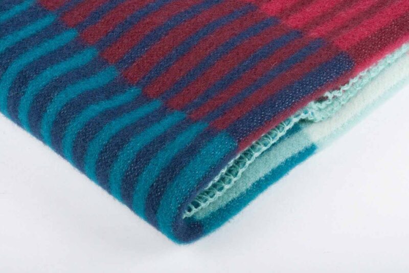 RØROS “ÅSMUND GRADIENT” – SCHEERWOLLEN PLAID – ROOD TURQUOISE