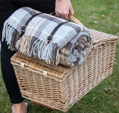 picknickdeken op mand