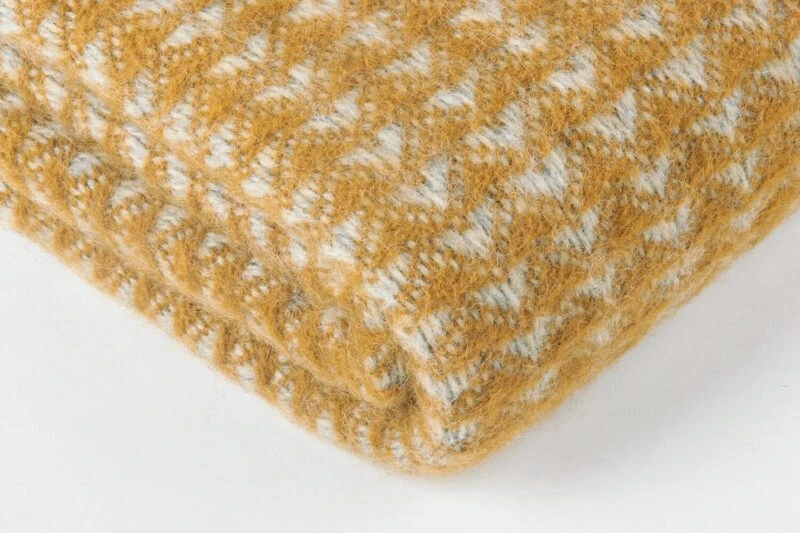Tweedmill-Treetop-Okergeel-wollen-dekentje-plaid