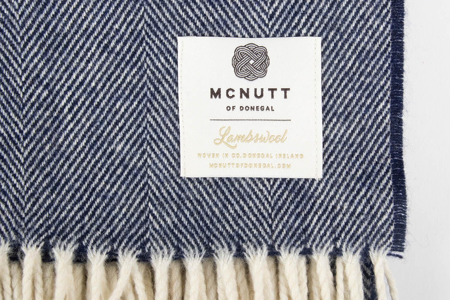 McNutt-plaid XL -lamswol-visgraat-Donkerblauw-wit-wollen-dekentje