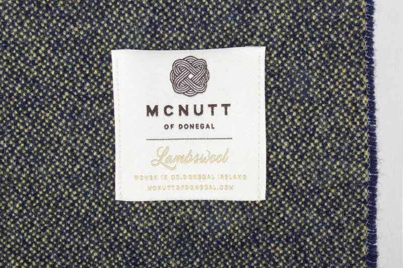 McNutt-plaid lamswol-effen-Donkerblauw geel-Reversible-wollen-dekentje