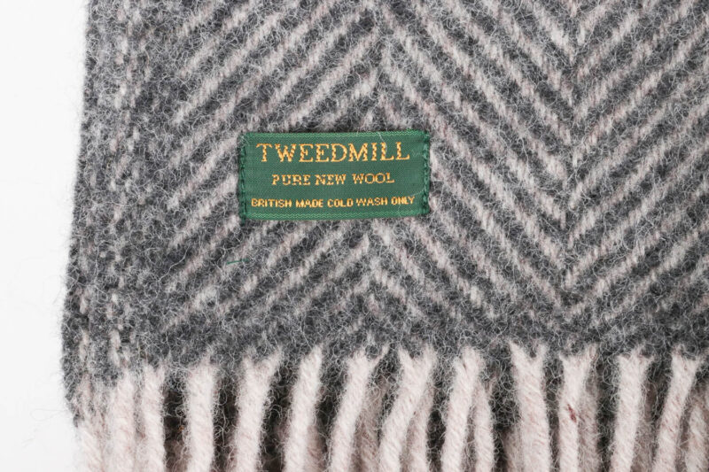 Tweedmill plaid-Visgraat-Donkergrijs-lichtgrijs-wollen-dekentje