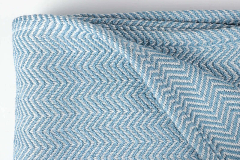 Weaver green plaid XL-Recycled-Visgraat-Lichtblauw wit 1-wollen-dekentje