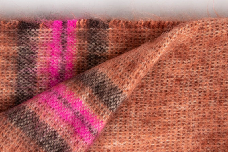 MOHAIR SCHOTS-Effen met banen-Oranje-roze-wollen