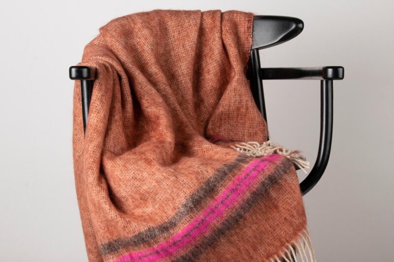 MOHAIR SCHOTS-Effen met banen-Oranje-roze-wollen