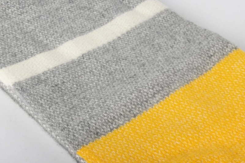 Tweedmill plaid-Banen-Grijs-Geel-wollen-dekentje-a