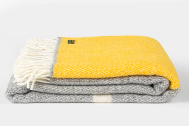Tweedmill plaid-Banen-Grijs-Geel-wollen-dekentje-a