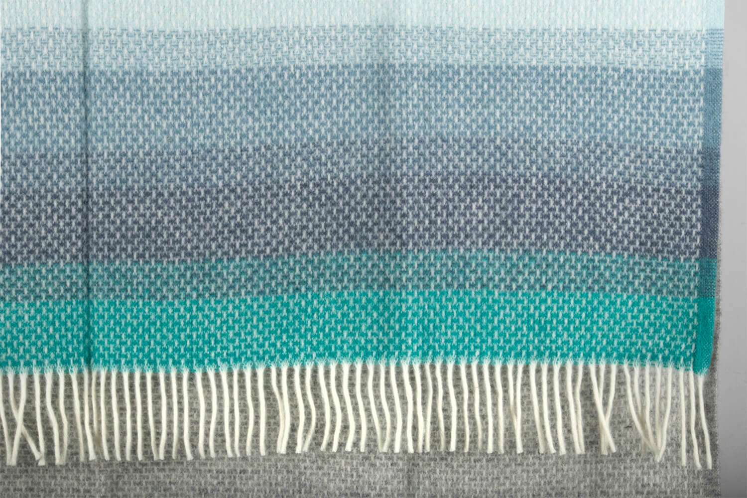 Tweedmill plaid-Banen-Ombre-Grijs-blauw-wollen-dekentje-a