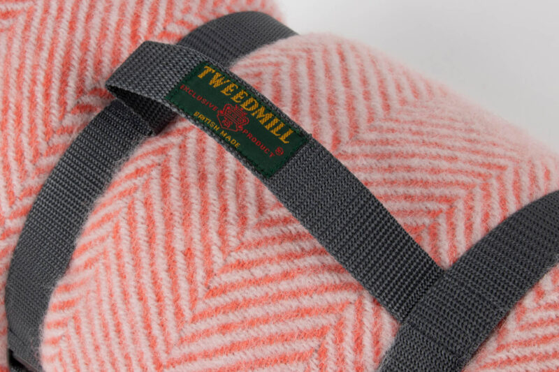 Tweedmill-Picknickkleed wol-Visgraat Flamingo-Roze wit-waterdicht-a