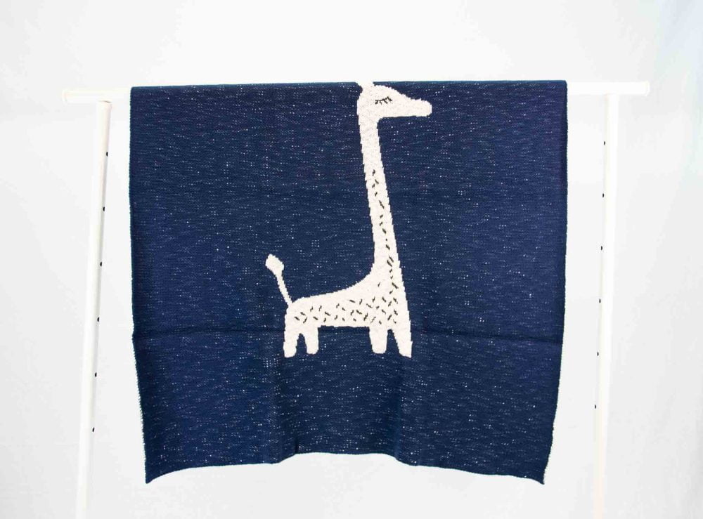 Fresk - Gebreide Deken - Giraf Indigo - Blauw/Grijs/Wit