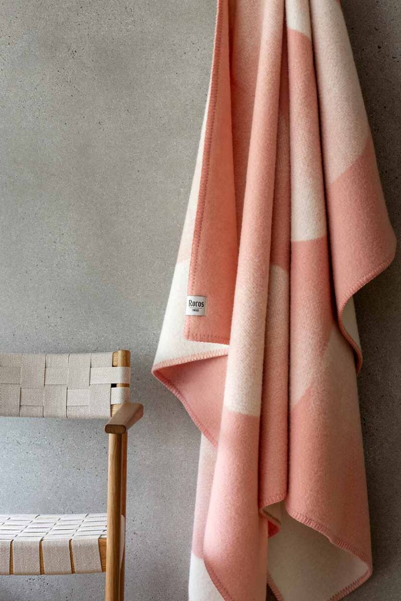RØROS “MOON” – WOLLEN PLAID – ROZE