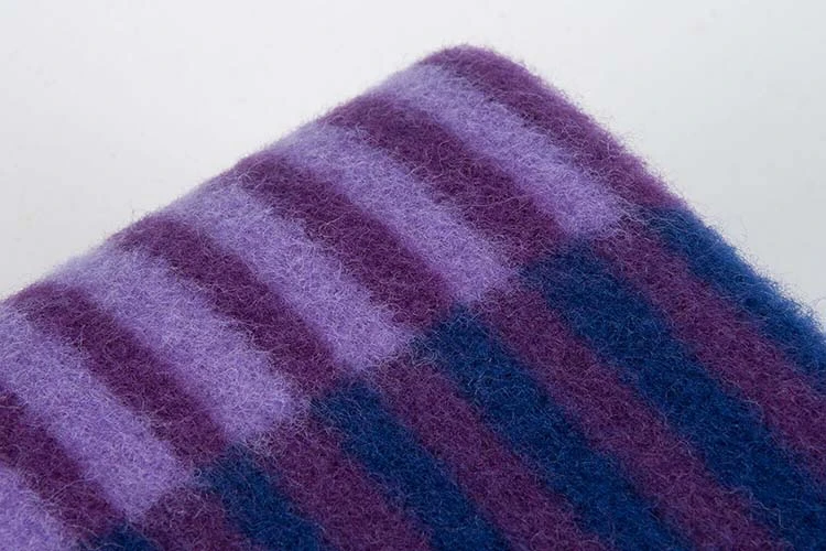 RØROS “ÅSMUND GRADIENT” – SCHEERWOLLEN PLAID – GEEL VIOLET